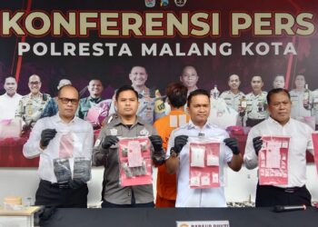 Satresnarkoba Polresta Malang Kota mengungkap kasus peredaran narkoba.