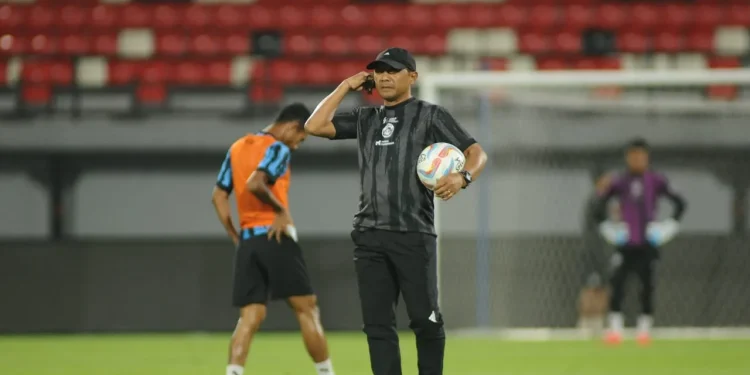 Asisten Pelatih Arema FC, I Putu Gede pamit hengkang.