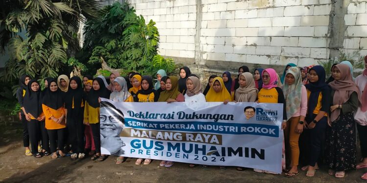 Puluhan buruh pabrik rokok menyatakan mendukung Muhaimin Iskandar atau Gus Imin maju Pilpres 2024.