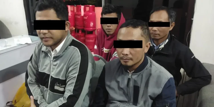 Para tersangka pemalsuan dokumen. Foto: Polres Malang