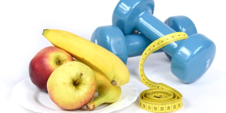Diet sehat imbangin dengan konsumsi buah dan olahraga.
