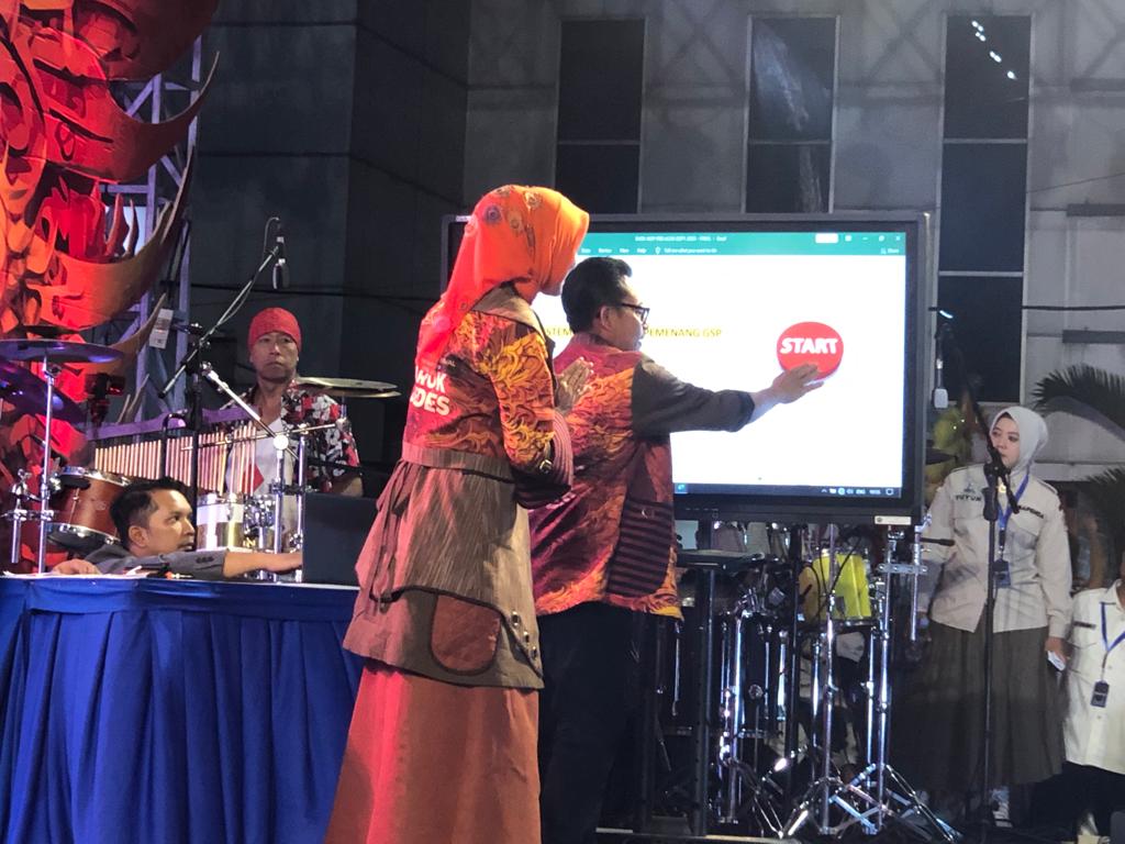 Pengundian Gebyar Sadar Pajak berkolaborasi dengan Malang Flower Carnival 2023 di kawasan Kayutangan Heritage, Kota Malang.