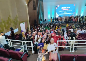 Prestasi Kota Malang di Forum Anak Nasional (FAN) dan Peringatan Hari Anak Nasional (HAN) diterima Naura Athaya Syarif selaku Sekertaris Forum Anak Kota Malang.