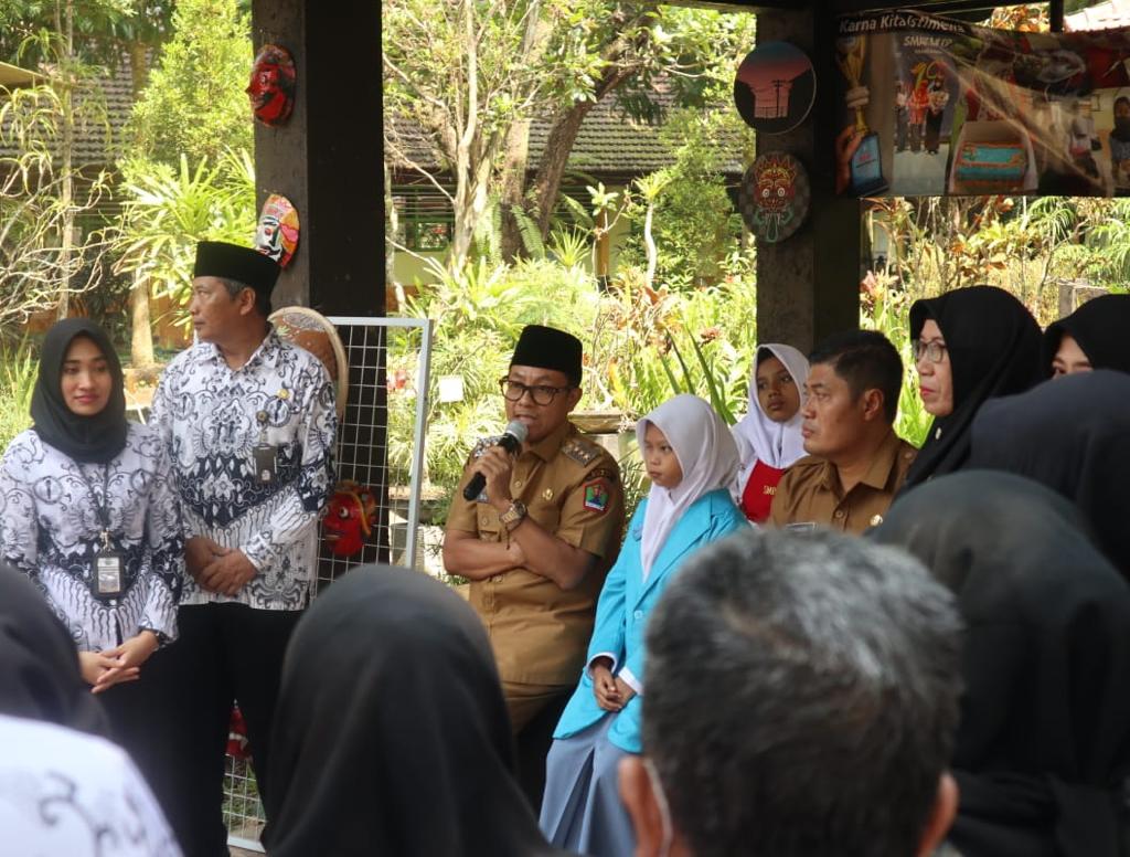 Wali Kota Malang Sutiaji bersama jajaran SMP 10 Kota Malang ikuti proses verifikasi lapangan secara daring dalam Kompetisi Inovasi Pelayanan Publik 2023.