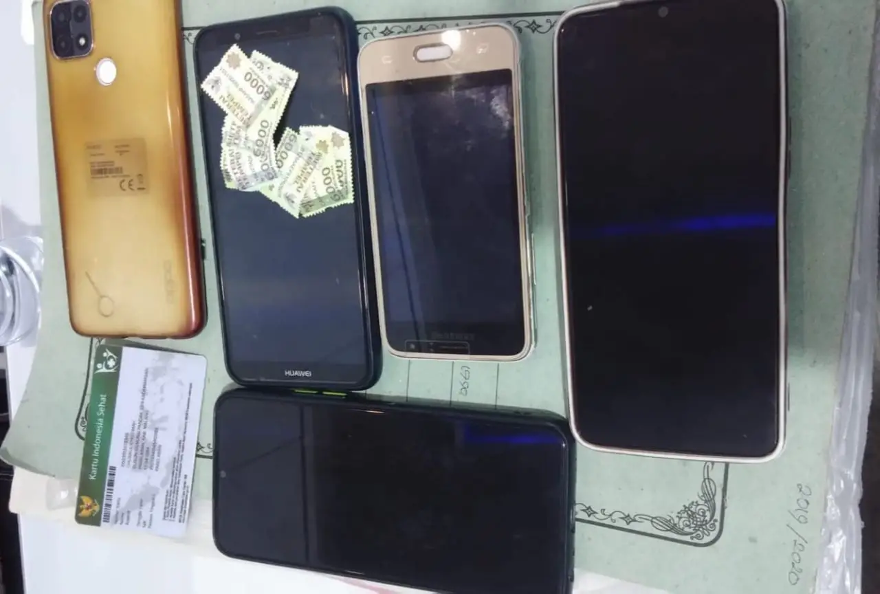 Barang bukti yang diamankan polisi dari tersangka. Foto: Polres Malang