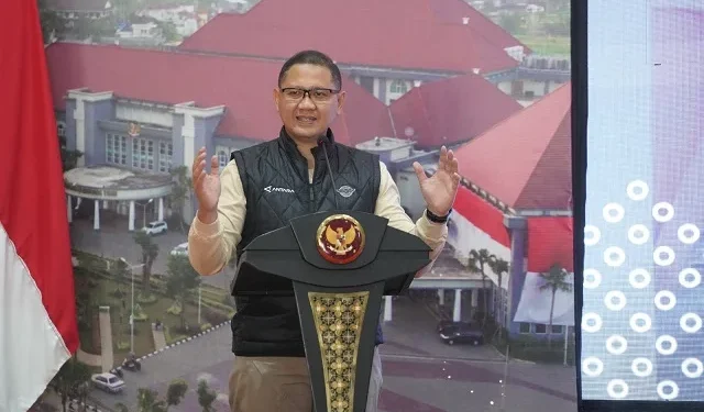 Pj Wali Kota Batu Aries Agung Paewai berpendapat bahwa penanaman anti korupsi bisa dibiasakan sejak dini dari lingkungan keluarga.