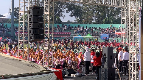 Ribuan siswa PAUD bersama tenaga pendidik padati dalam Stadion Gajayana Malang. 
