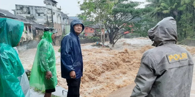 hanyut di sungai