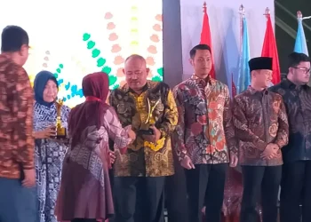 Wali Kota Sutiaji Terima Penghargaan Pembina Koperasi Andalan