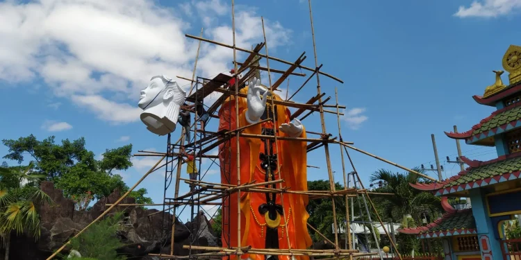 Patung Dewi Kwan Im