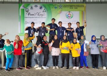 Tim KKN Reguler 2022/2023 Universitas Negeri Malang Desa Talok bersama peserta Workshop, Kamis, 13/07/2023. (Foto / dok Tim KKN)