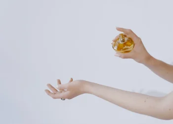 6 Tips Agar Tetap Wangi Seharian