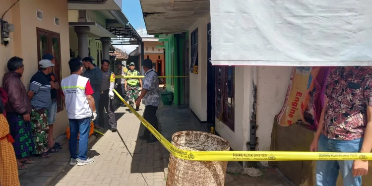 ibu gantung diri, cekcok dan terjerat rentenir