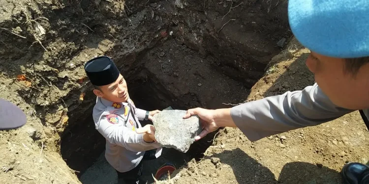 peletakan batu pertama awal pembangunan renovasi masjid Bhayangkara Kota Batu