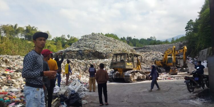 Bau sampah TPA Tlekung Kota Batu