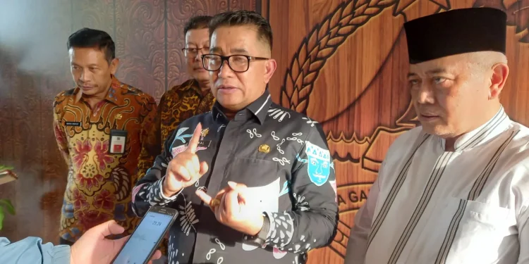 Dirjen Otoda Kemendagri, Akmal Malik didampingi Bupati Malang, Sanusi.