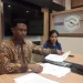 Nasabah BRI Prioritas, Silvia YAP, korban pembobolan saldo rekening didampingi kuasa hukumya, Hilmy F Ali memberikan keterangan saat berada di Kota Malang.