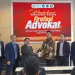 Penyerahan cindera mata kepada Dian Aminudin, SH selaku ketua DPC PERADI Malang.