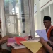 Dua orang tersangka warga Kota Batu, Jawa Timur saat diperiksa di Kejari Kota Batu.