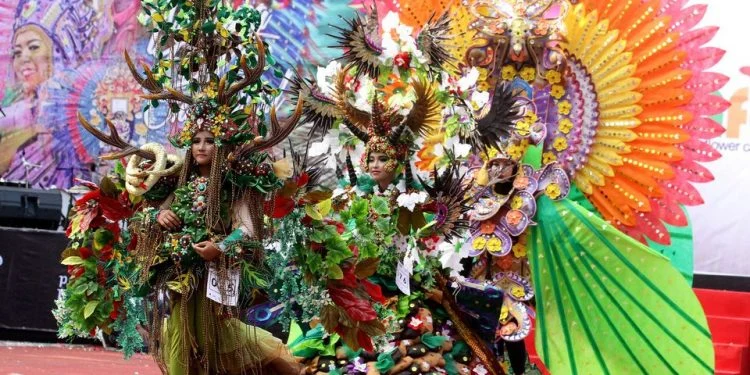 Malang Flower Carnival di Kota Malang.