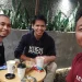 Berfoto bersama Ach Faisol Arifin (kanan), Rahmat Petuguran (tengah) dan Herlianto. A (kiri).