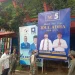 Petugas Satpol PP Kota Malang mencopoti reklame parpol di jalanan Kota Malang.