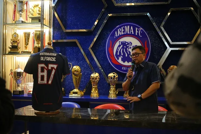 Jersey home Arema FC. 