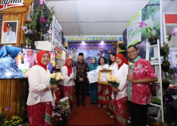 Desa Oro-Oro Ombo, Kota Batu, Jawa Timur menjadi juara dalam ajang Lomba 10 Program Pokok PKK kategori Kabupaten dalam Pelaksana Terbaik 10 Program Pokok PKK Provinsi Jawa Timur.