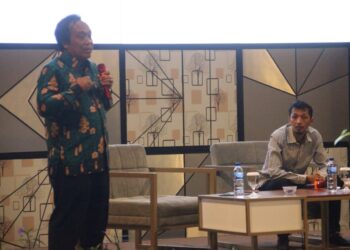 Pengamat Politik Universitas Muhammadiyah Malang (UMM), Dr Wahyudi Winarjo (baju batik) dalam FGD penguatan literasi politik menuju Pemilu 2024.