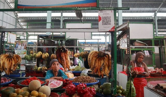 Para pedagang di pasar Bunul Kota Malang.