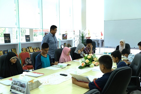 Sesi assesmen kognitif untuk anak usia sekolah bagi anak-anak WNI di Brunei.