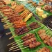 Ilustrasi aneka makanan di angkringan.