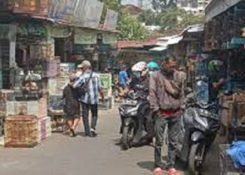 Aktivitas perdagangan di Pasar Splendid Kota Malang.