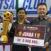 Rektor Universitas Islam Majapahit (UNIM) Mojokerto, Dr. H. Rachman Sidharta Arisandi M.Si turut hadir dan menyerahkan piala juara Tugu Jatim Cup 2023, Minggu (27/8/2023).