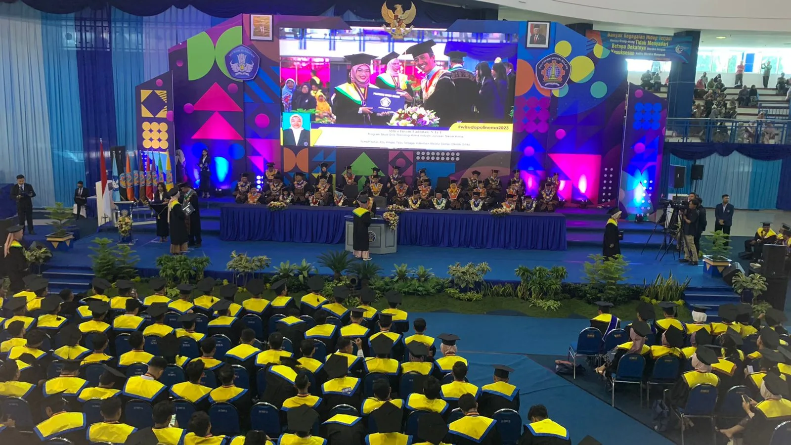 Suasana prosesi wisuda ke 61