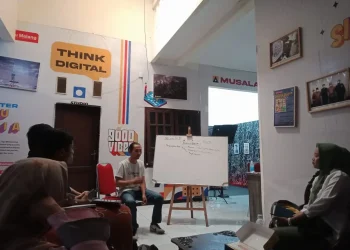 Pembekalan Peserta Magang di kantor Tugu Media Grup oleh Herlianto A.