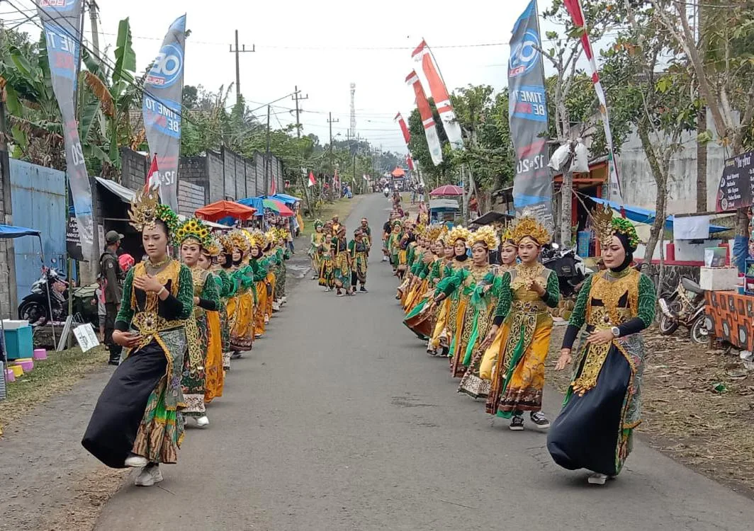 Salah satu penampilan tari dari dusun Sanggrahan.