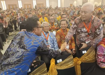Wali Kota Malang, Sutiaji (kiri), mengikuti Rapat Koordinasi Pengadaan ASN dan Uji Publik UU ASN.