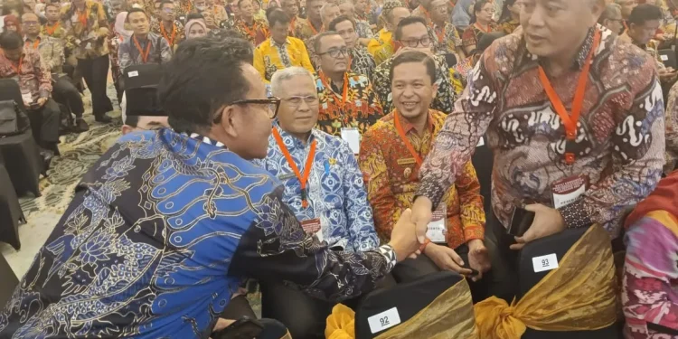 Wali Kota Malang, Sutiaji (kiri), mengikuti Rapat Koordinasi Pengadaan ASN dan Uji Publik UU ASN.