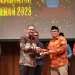 Pj Wali Kota Batu Aries Agung Paewai menerima penghargaan Gatra Apresiasi Infrastruktur Daerah 2023 pada kategori Infrastruktur untuk Perekonomian dan Proyek Strategis Nasional.