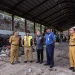 Pj Wali Kota Batu Aries Agung Paewai saat meninjau penanganan sampah di TPA Tlekung.