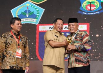 Bupati Malang, Sanusi saat menerima penghargaan UHC, Maret 2023 lalu.