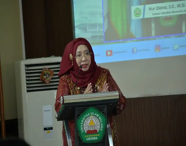 Dekan FEB Unisma, Nur Diana SE MSi.