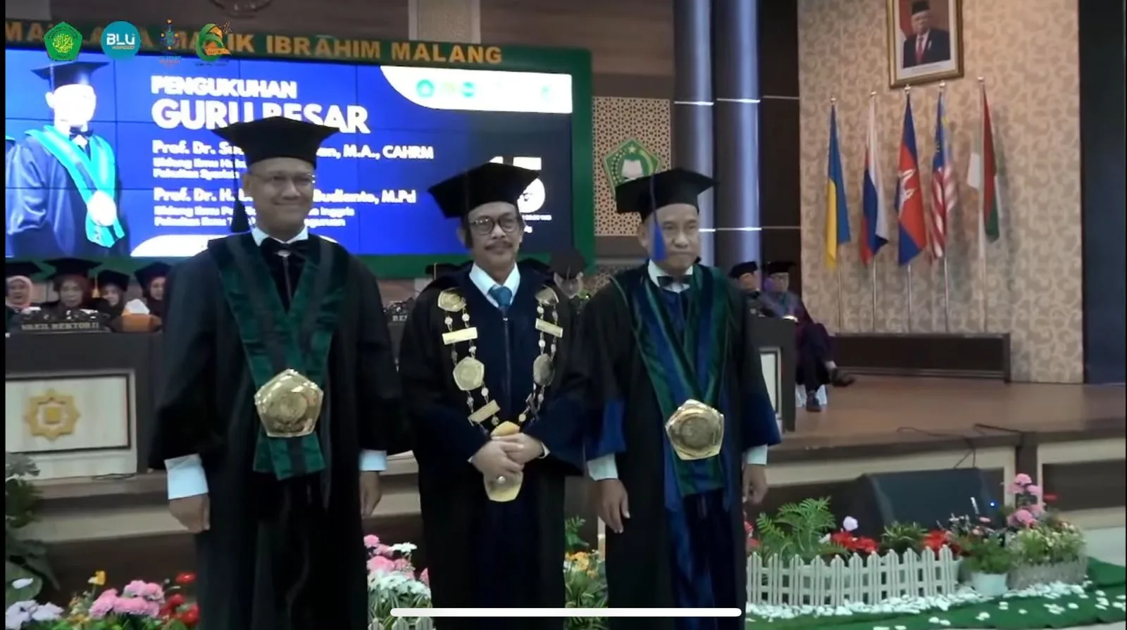 Dua guru besar bersama rektor UIN Malang. 