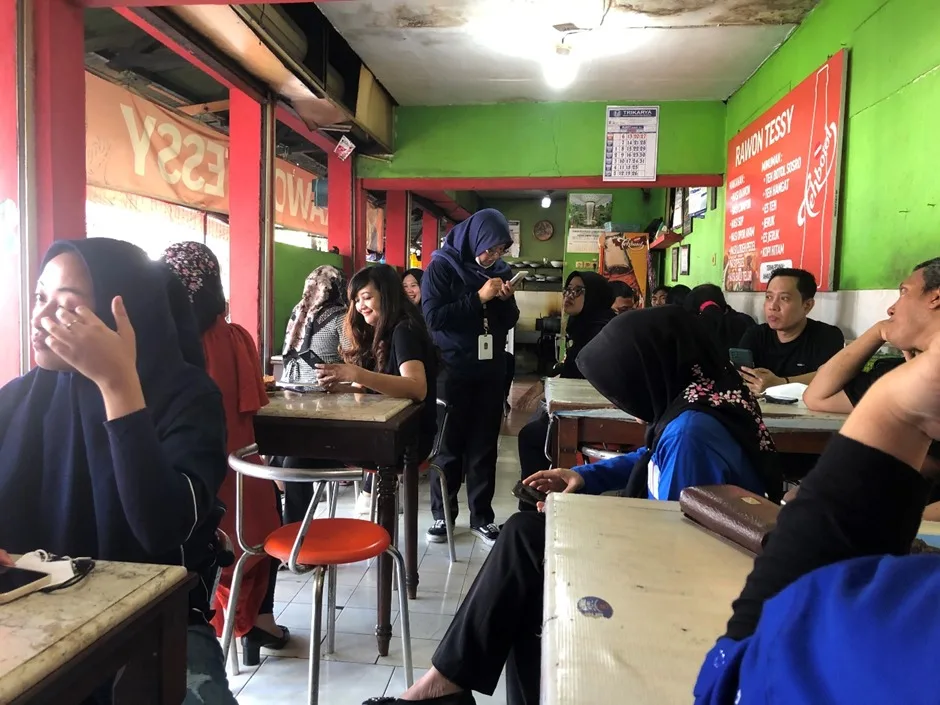 Warung Rawon Tessy, tempat sarapan di Malang dekat stasiun.