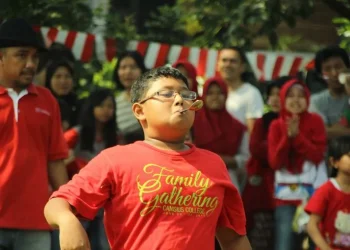 Lomba Estafet Kelereng.