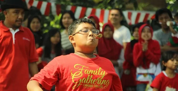 Lomba Estafet Kelereng.