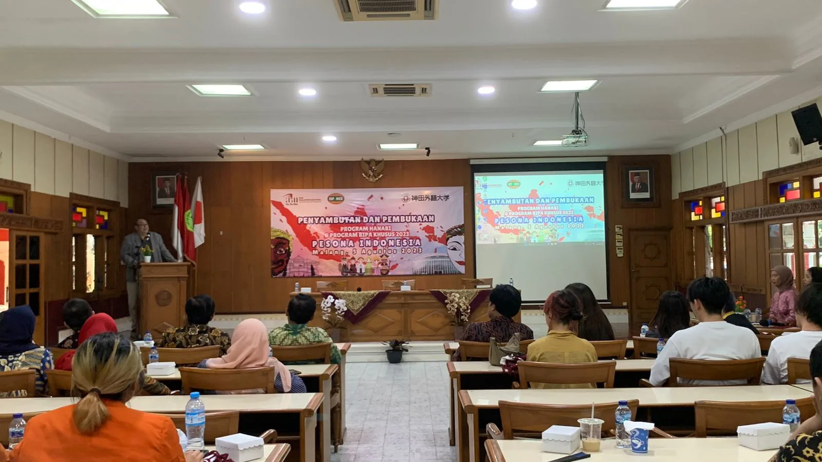 Susana pembukaan sekaligus penyambutan mahasiswa asing di STIE Malangkucecwara.