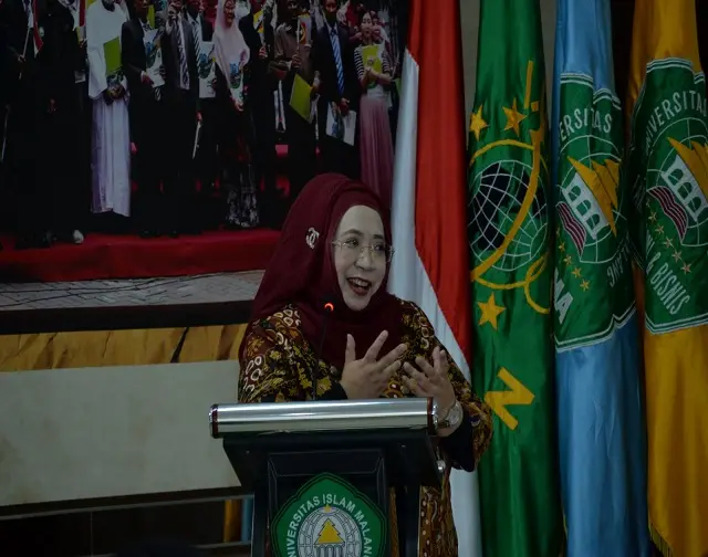 Dekan FEB Unisma, Nur Diana SE MSi.