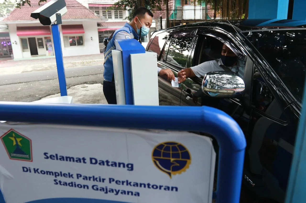 Pelayanan E-Parkir di Stadion Gajayana, Kota Malang yang digagas di pemerintahan Wali Kota Malang Sutiaji.